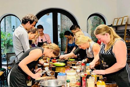 Hanoi - Cooking Class with Traditional Food (Banhmi, Pho,...)