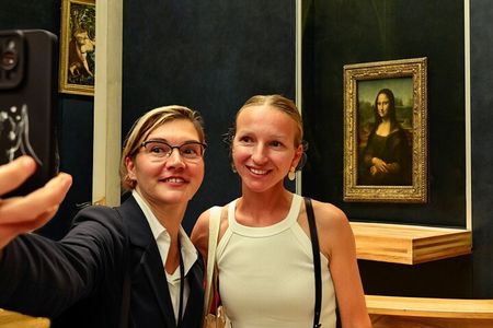 Louvre Museum Priority Access Guided Tour with Mona Lisa