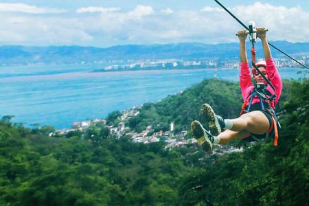 Adventure & relaxation: 11 zip lines, pool, bar, waterfall
