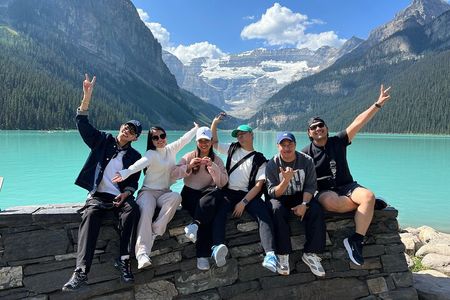 Shared Tour from Calgary to Moraine, Lake Louise and Emerald Lake