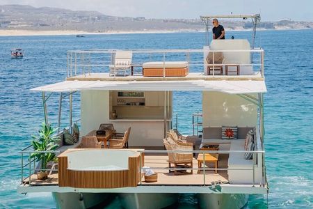 Luxury Escape, Sail with lunch, Open Bar & Water Activities