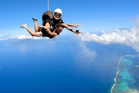 Tahiti: Full Day Tour with Parachute or Paragliding EN