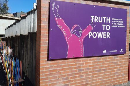 Half Day Discovery of Soweto and Apartheid Museum with Lunch 