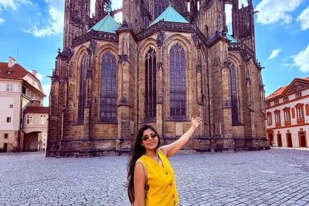 Budapest to Vienna, Bratislava & Prague: Private Guided 2Day Tour