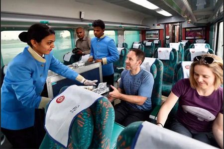 All Inclusive Taj Mahal Day Tour by Gatimaan Express Train