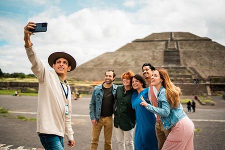 Private Monte Albán Tour by Car: Ruins & Zapotec Crafts
