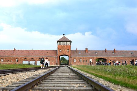 Auschwitz Tour with Minivan Hotel Pickup for Personal Experience