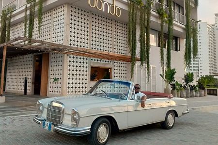 Cartagena Luxury Classic Car Tour + Bilingual Historian Guide