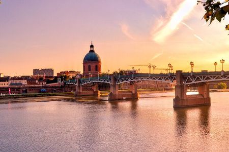 Paper chase in the historic center of Toulouse