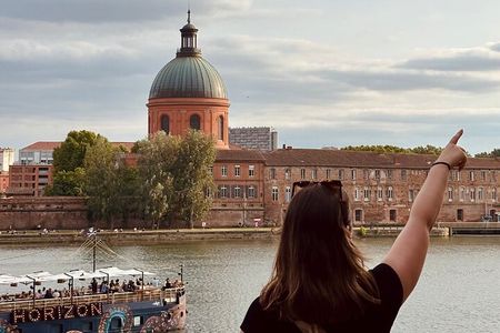 Paper chase in the historic center of Toulouse