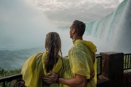 Niagara Falls Day Tour, Boat Cruise and Journey Behind the Falls