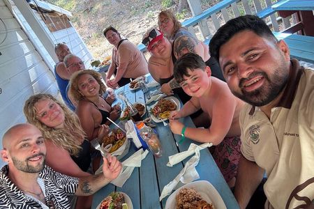 Roatán: Local Highlights Tour with Chocolate, Rum & Island Lunch