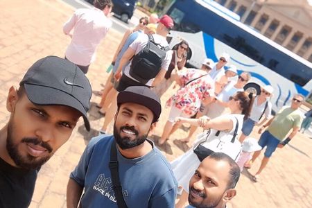 Explore Cultural Colombo and Local Cuisine Tour by Bus