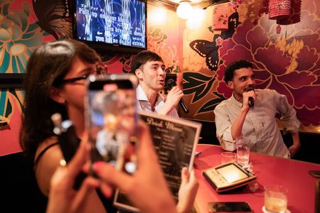 Shinjuku Nightlife: Izakaya, Karaoke & Golden Gai bar hopping