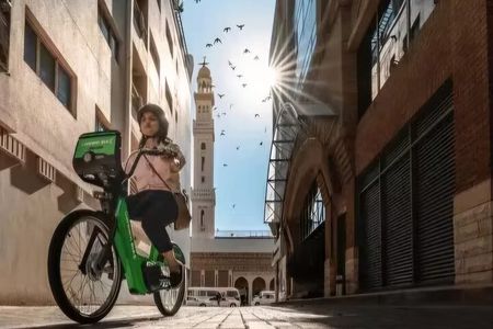 Uhud History Trail By E-Bike Tour in Madinah