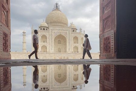 From Delhi: Private Sunrise Taj Mahal Tour By Car