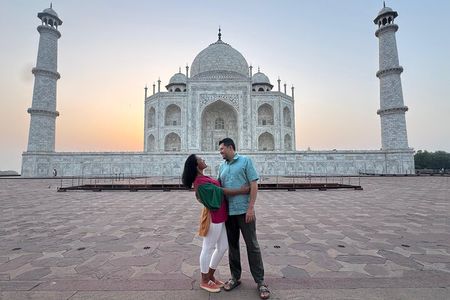 Skip the line: Taj Mahal Agra Private Day Trip From Delhi By Car