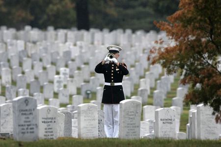 DC: Arlington Cemetery Walking Tour and Changing of the Guard