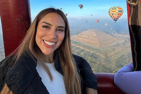 Hot Air Balloon Flight with Breakfast Cave and Pyramids Tour