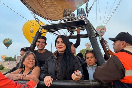 Balloon Flight with Pick-up plus Breakfast in Cueva