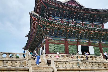 Seoul Day Tour: Gyeongbokgung Palace, Bukchon, Gwangjang Market