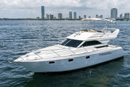Private Luxury Yacht 55 Tour for 13 Pax to Star and Fisher Island