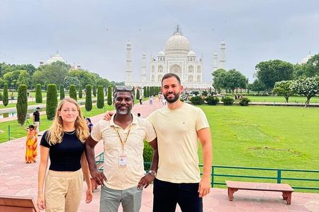 From Delhi: Taj Mahal Sunrise & Agra Fort Tour: All Inclusive