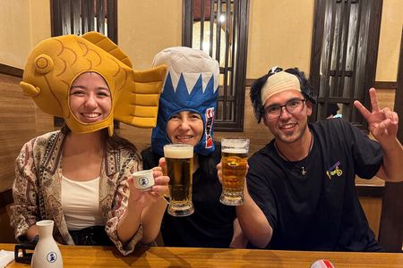 Tokyo Shinjuku Bar Hopping –Wagyu , Ramen & 7 Dishes
