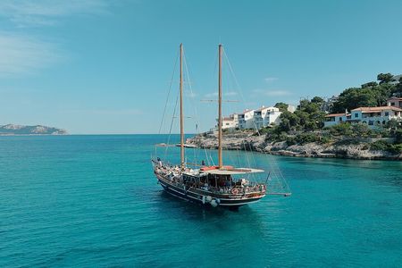 Athens Riviera Half-Day Cruise – Swim, Lunch & Drinks Included!