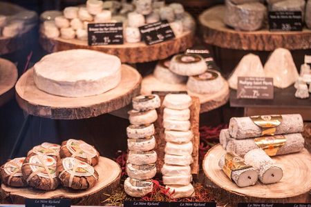 Lyon Old Town Food Tour with 6 French Delicacies & Fine Wine