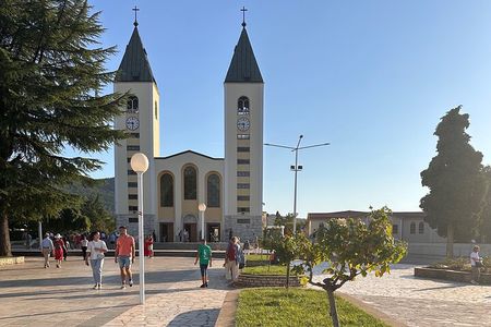 Day in Međugorje : St James & Apparition Mountain