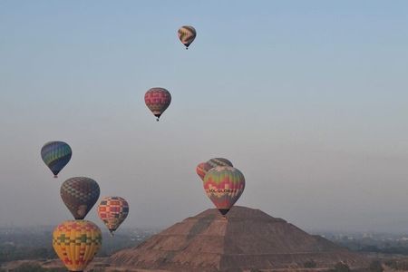 Teotihuacan Balloon flight, breakfast and transportation.