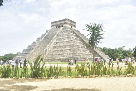 Tour Chichen Itza & Valladolid& Cenote Chichican only from Cancun