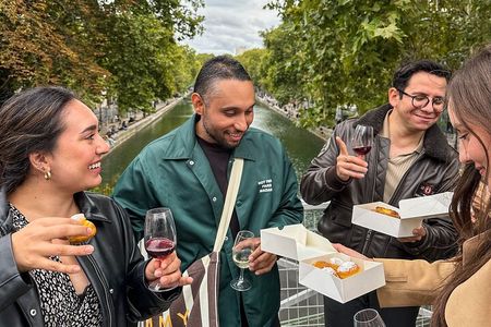 Explore & Taste Canal Saint Martin in Paris - Brunch or Wine Tour