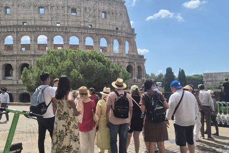 Colosseum Roman Forum and Palatine Hill small Tour