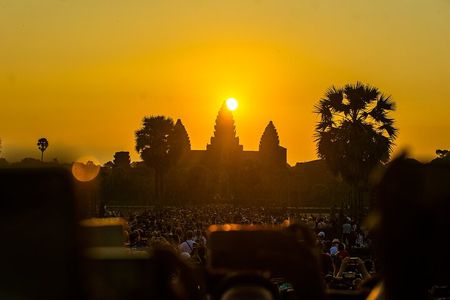 Angkor Wat: Highlights and Sunrise Guided Tour