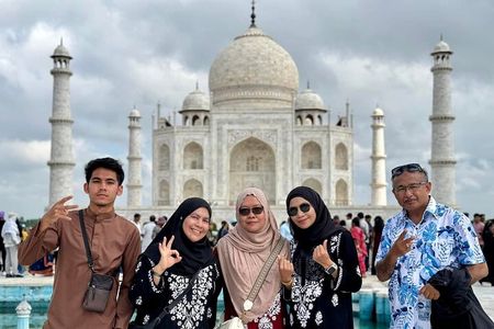 Private Same-Day Taj Mahal & Agra Fort Tour from Jaipur by Car