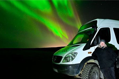 Reykjavik: 4x4 Northern Lights Tour with Photo, Pastries & Cocoa