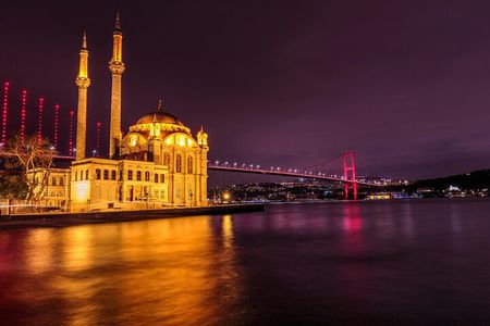 Istanbul Night Tour with Vehicle and Local Guide 