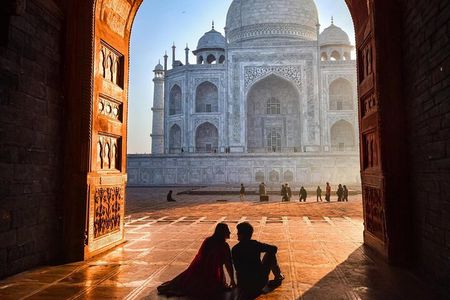Explore Agra in a day: Delhi to Taj Mahal by car