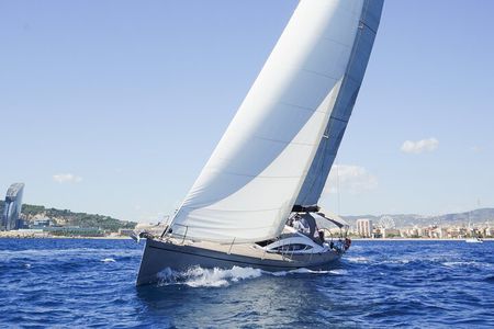 Barcelona Luxury Yacht Cruise – Day or Sunset, Open Bar & Snacks