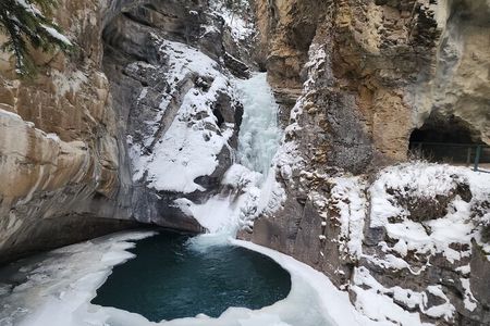 Johnston Canyon: Frozen Falls Private Tour