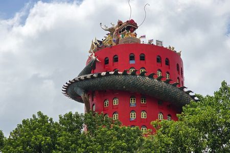 Floating Market with Great Pagoda Temple and Wat Sam Phran
