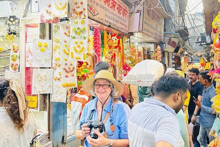 Customized Half Day and Full Day Delhi Shopping Tour with Options