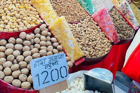 Customized Full Day Delhi Shopping Tour with Female Guide