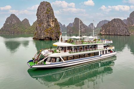 Full Day Halong Bay Luxury Limousine Bus & Buffet Lunch