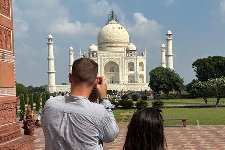 Private Taj Mahal and Agra Fort Day Tour from New Delhi