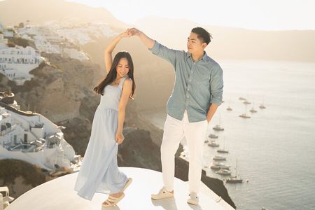 Santorini Private Photoshooting With a Local Photographer 