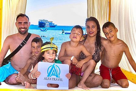 Private Yacht to 2 island with Snorkeling and lunch in Hurghada