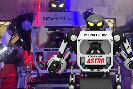 Giant Robot Boarding and Piloting Experience in Tokyo